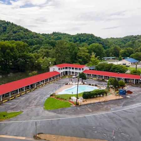 Lloyd'S On The River Country Inn By Oyo Bryson City Extérieur photo