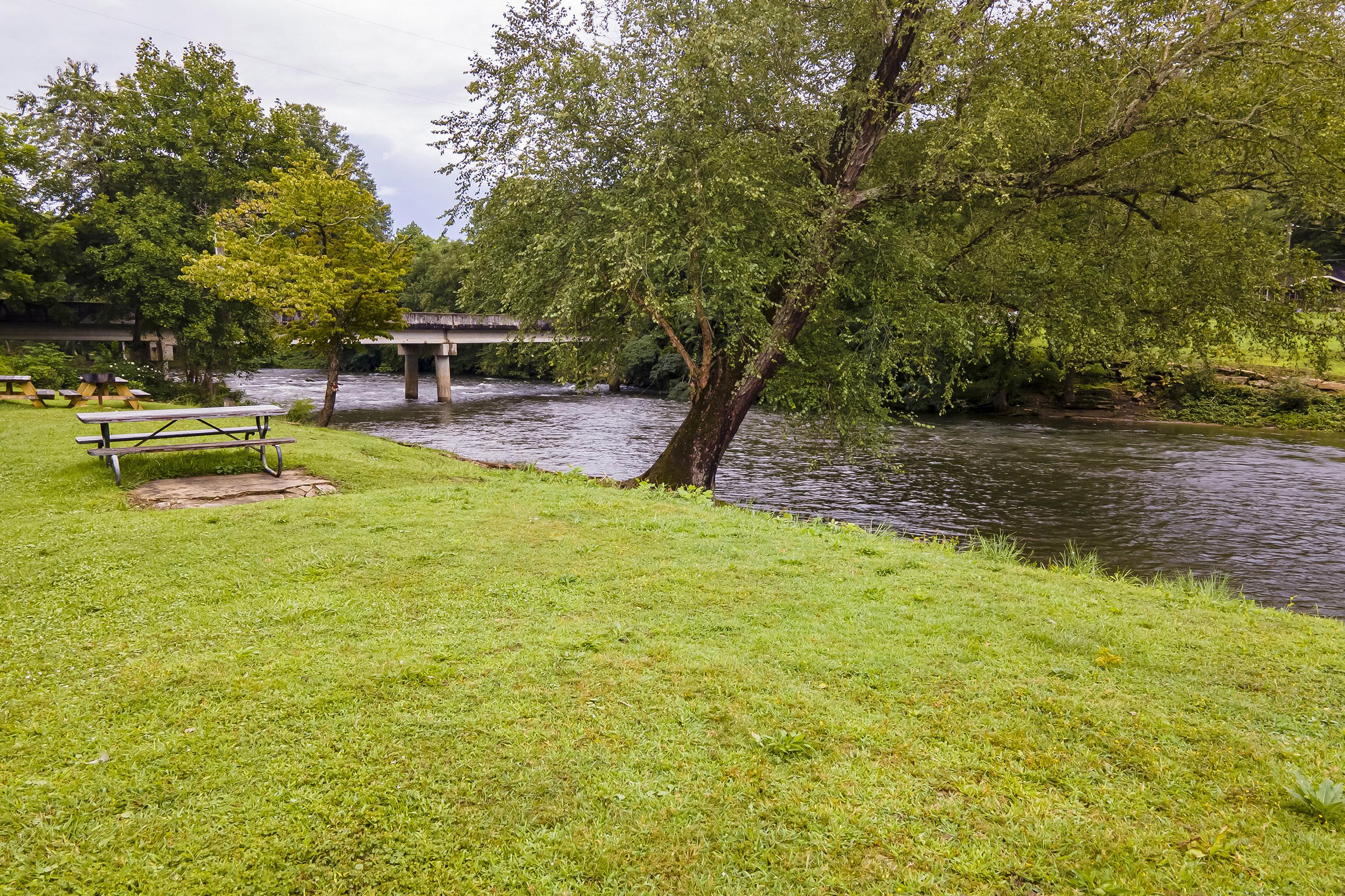 Lloyd'S On The River Country Inn By Oyo Bryson City Extérieur photo