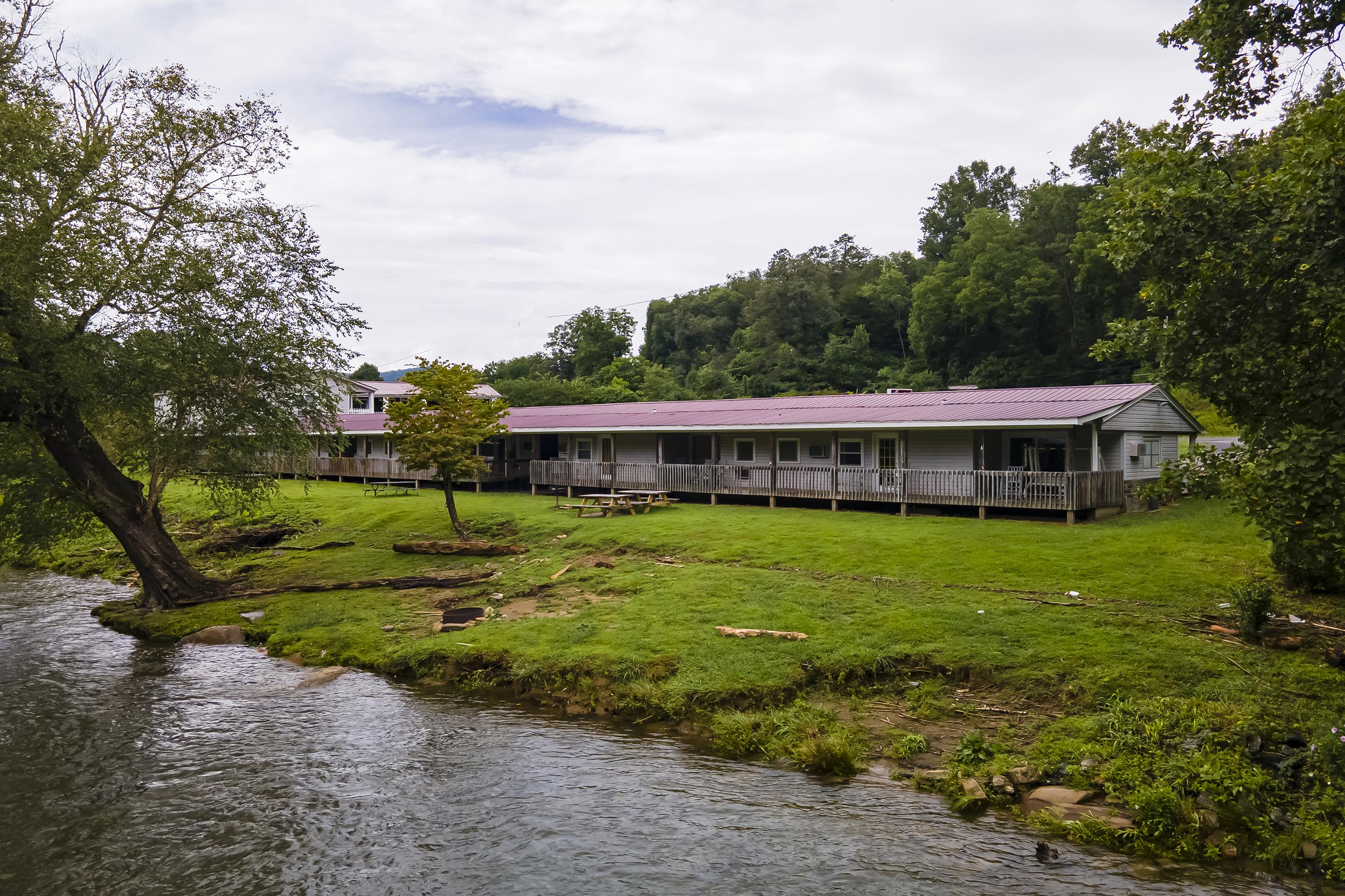 Lloyd'S On The River Country Inn By Oyo Bryson City Extérieur photo