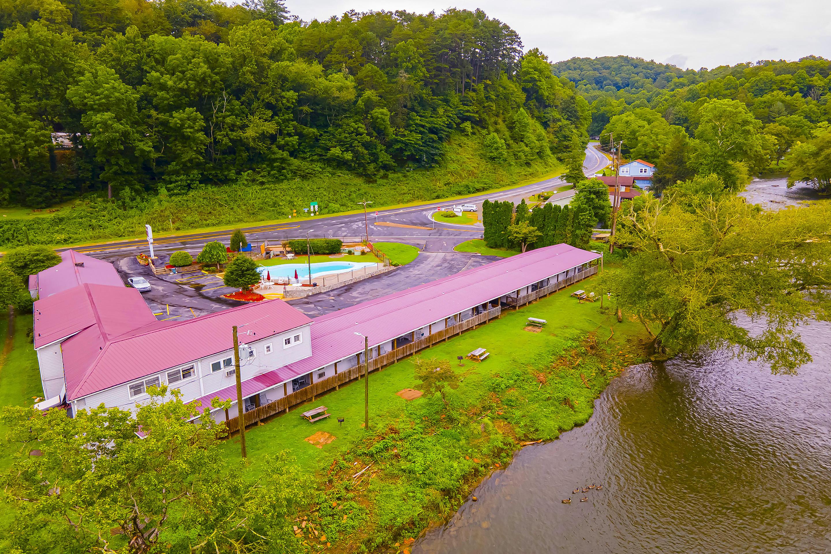 Lloyd'S On The River Country Inn By Oyo Bryson City Extérieur photo