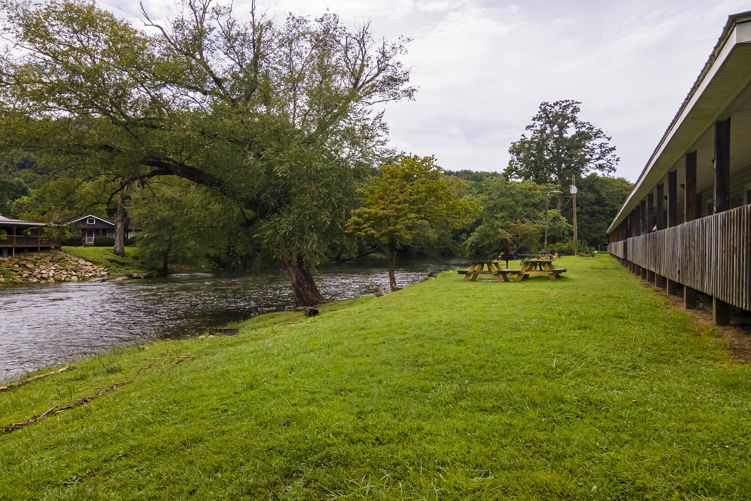 Lloyd'S On The River Country Inn By Oyo Bryson City Extérieur photo