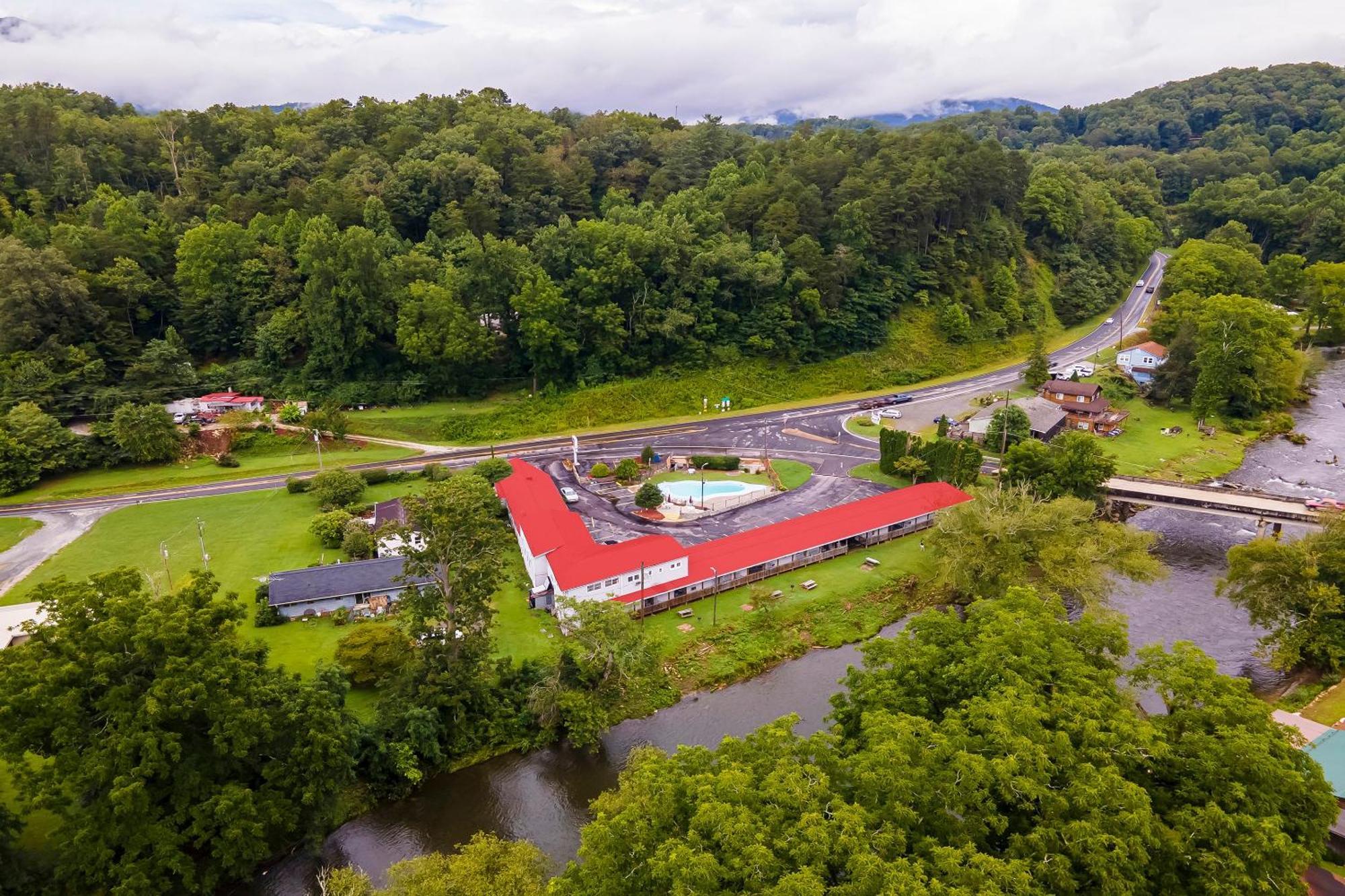 Lloyd'S On The River Country Inn By Oyo Bryson City Extérieur photo