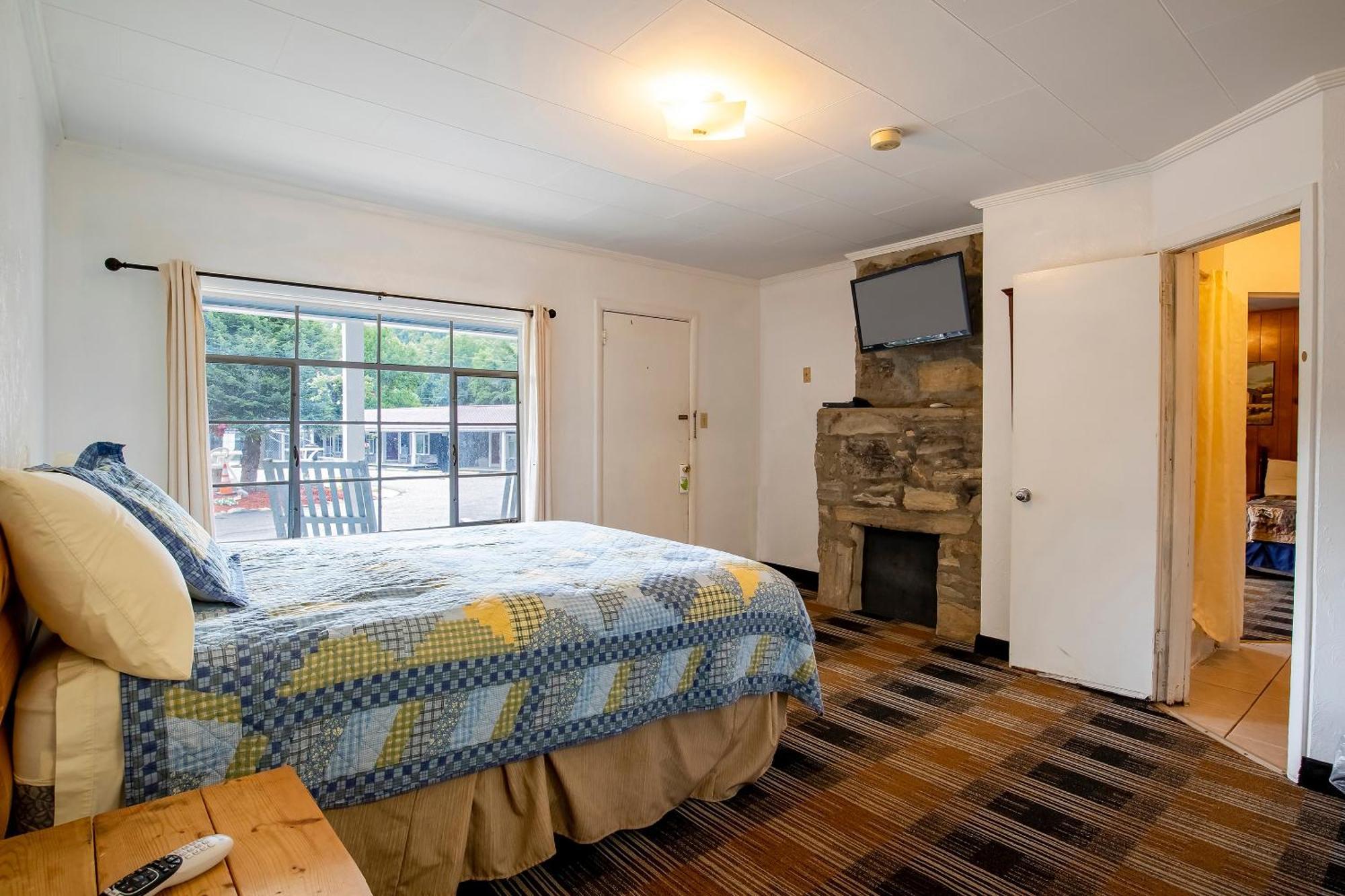 Lloyd'S On The River Country Inn By Oyo Bryson City Extérieur photo
