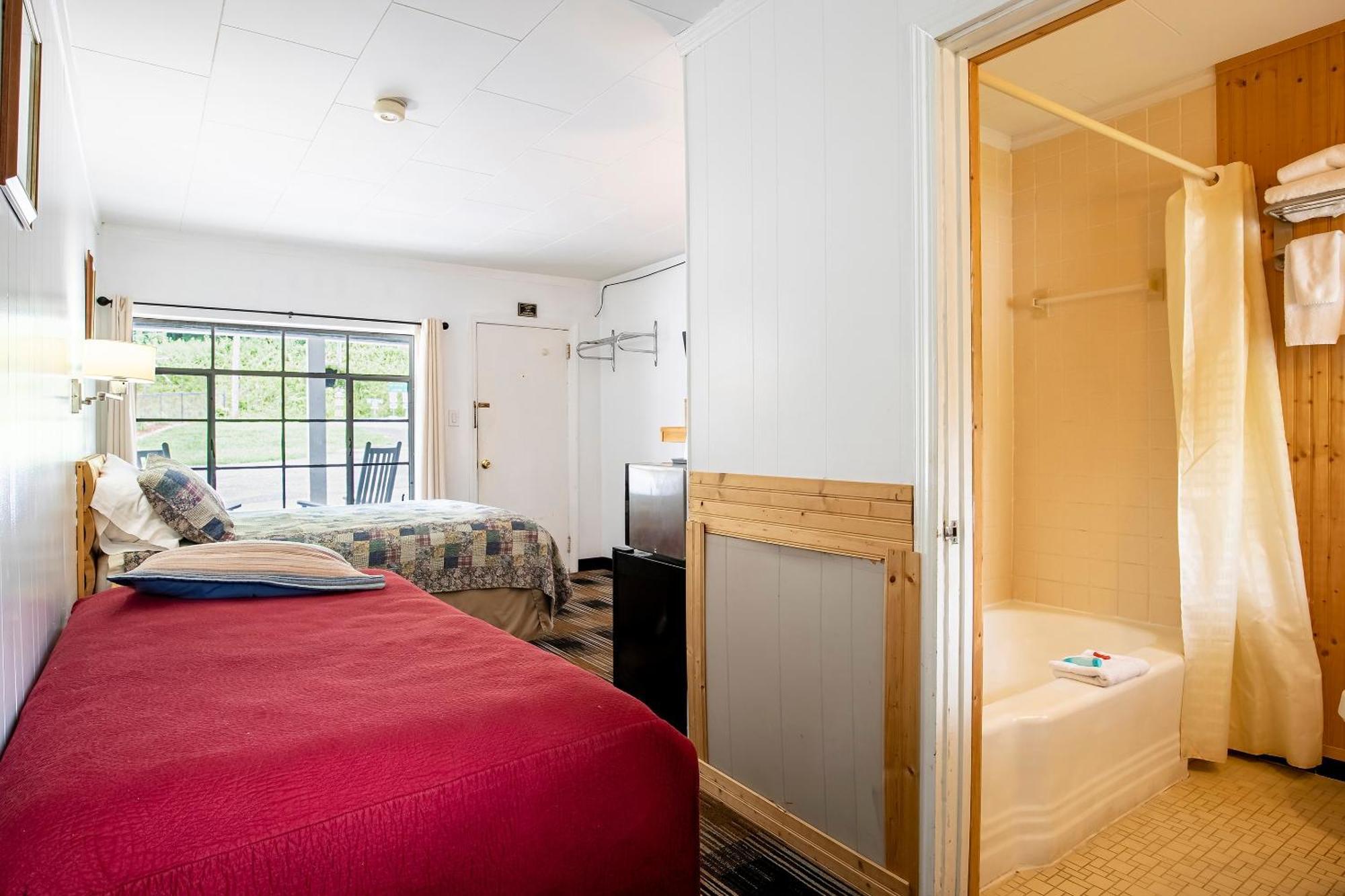 Lloyd'S On The River Country Inn By Oyo Bryson City Extérieur photo