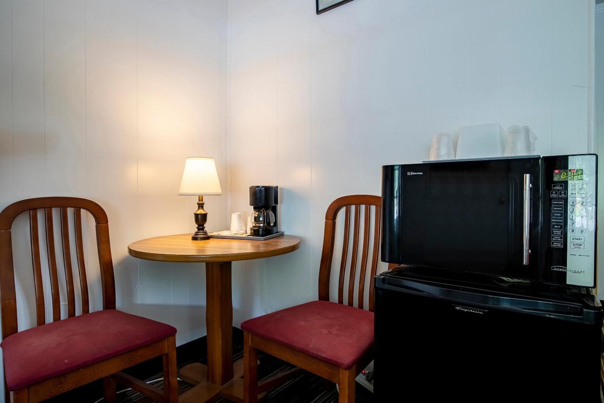 Lloyd'S On The River Country Inn By Oyo Bryson City Extérieur photo