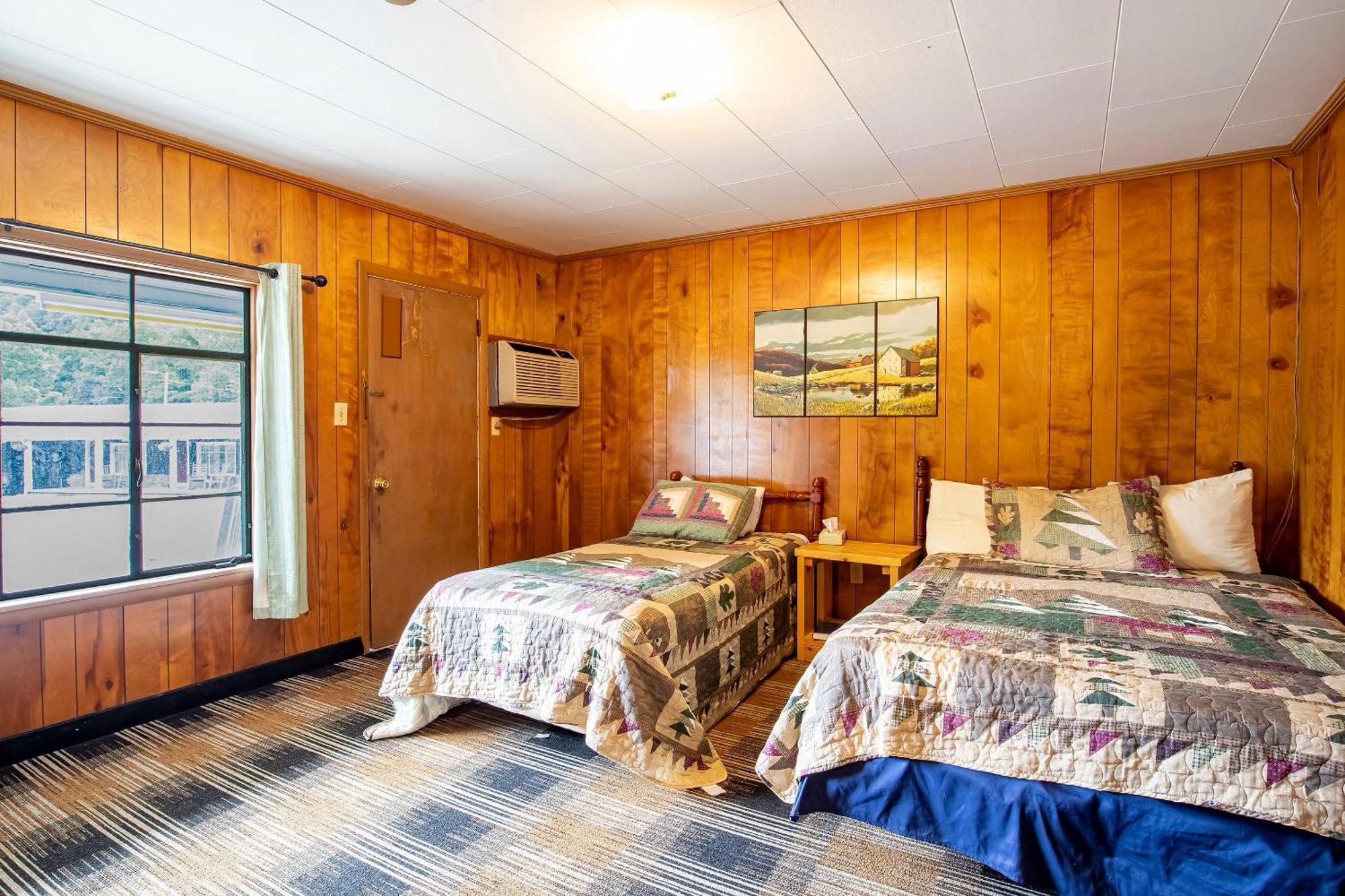 Lloyd'S On The River Country Inn By Oyo Bryson City Extérieur photo