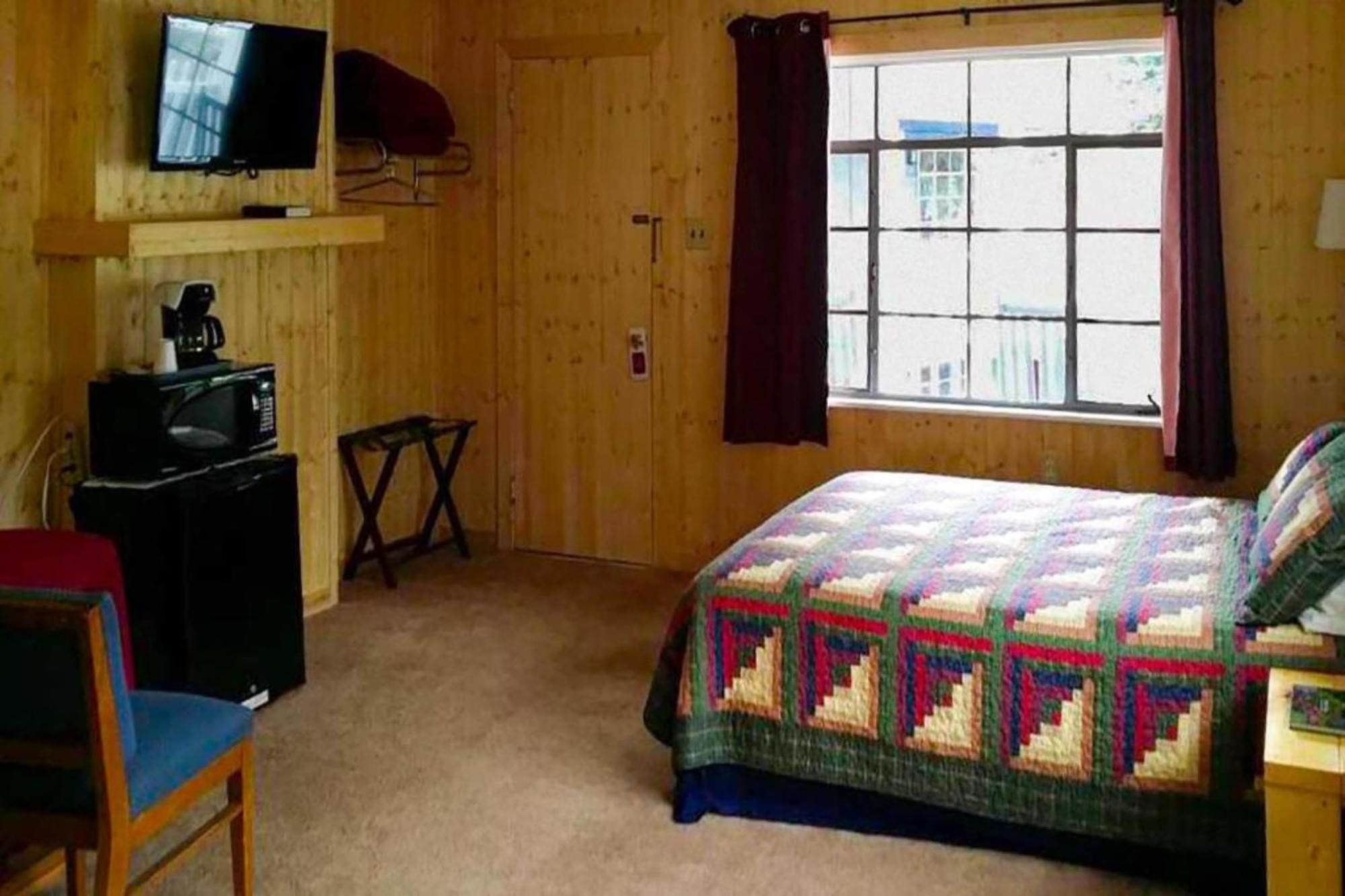 Lloyd'S On The River Country Inn By Oyo Bryson City Extérieur photo
