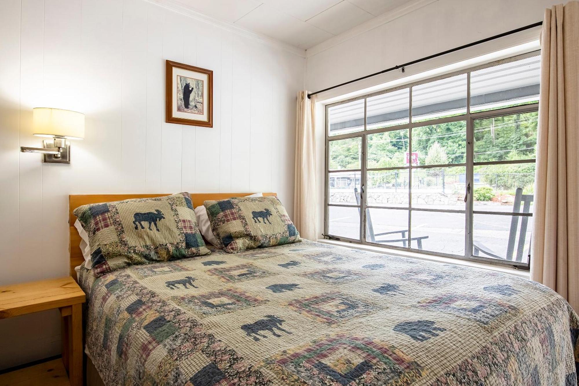 Lloyd'S On The River Country Inn By Oyo Bryson City Extérieur photo