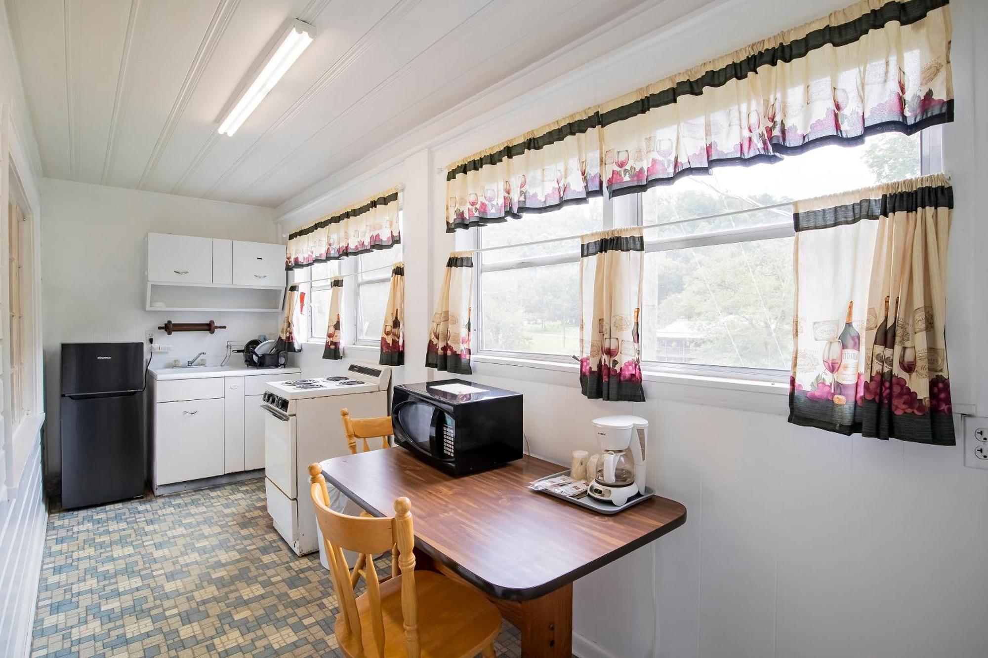 Lloyd'S On The River Country Inn By Oyo Bryson City Extérieur photo